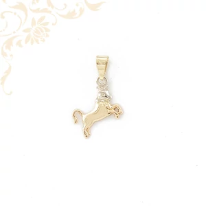 Bika formájú arany medál.