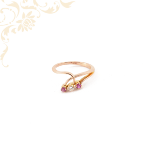 Gyémánt és rubin kővel ékesített női arany gyűrű