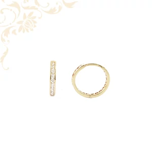 14 karátos sárga arany női karika fülbevaló. Az elülső részén csillogó kövekkel díszített, biztonságos záródással ellátott elegáns ékszer.