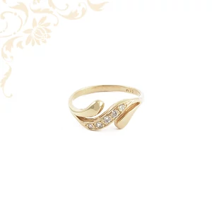 14 karátos arany gyűrű cirkónia kövekkel – ívelt, hullámvonalas forma, elegáns női arany ékszer 14 karátos arany gyűrű cirkónia kövekkel – ívelt, hullámvonalas forma, elegáns női arany ékszer