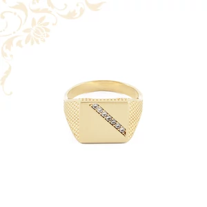 14 karátos férfi arany pecsétgyűrű – négyzetes forma cirkónia díszítéssel és texturált oldalfelülettel, elegáns férfi ékszer 14 karátos férfi arany pecsétgyűrű – négyzetes forma cirkónia díszítéssel és texturált oldalfelülettel, elegáns férfi ékszer