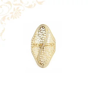 Tekintélyes 14 karátos női arany pajzsgyűrű áttört görög mintával és szikrázó kőkerettel