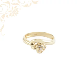 arany gyűrű apró köves szív motívummal, finoman ívelt elegáns design