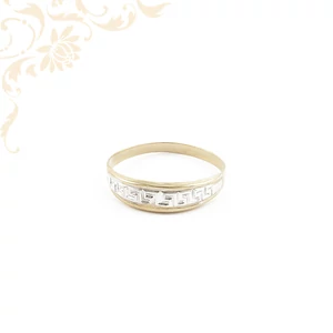 Antik stílusú arany gyűrű görög motívummal, elegáns és jellegzetes mintás ékszer