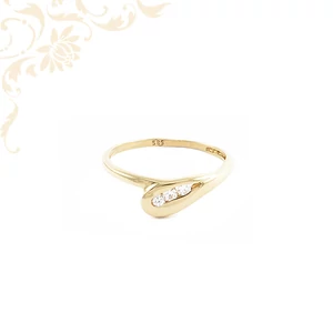 14 karátos sárga arany női gyűrű csepp alakú díszítéssel és három cirkónia kővel