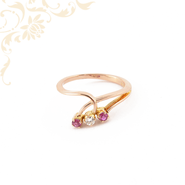 Gyémánt és rubin kővel ékesített női arany gyűrű