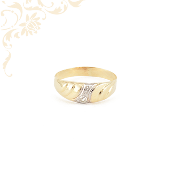Kis súlyú női arany gyűrű.