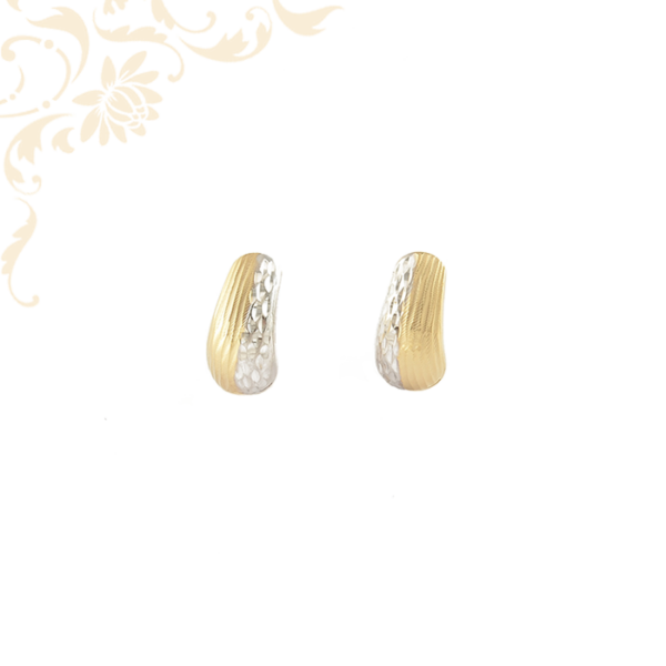 Gyémántvésett mintával és ródium bevonattal díszített női arany fülbevaló