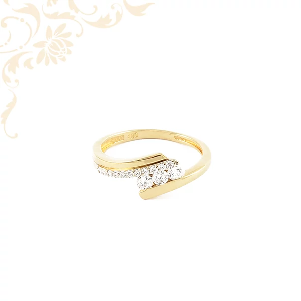 14 karátos arany gyűrű aszimmetrikus formával, cirkónia kövekkel, elegáns és modern megjelenés 14 karátos arany gyűrű aszimmetrikus formával, cirkónia kövekkel, elegáns és modern megjelenés