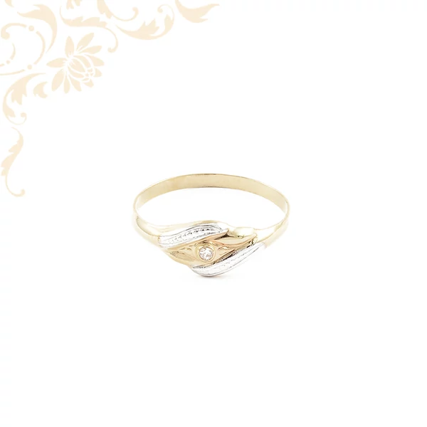 Hullám mintás bicolor arany gyűrű, ródiumozott és vésett részletekkel