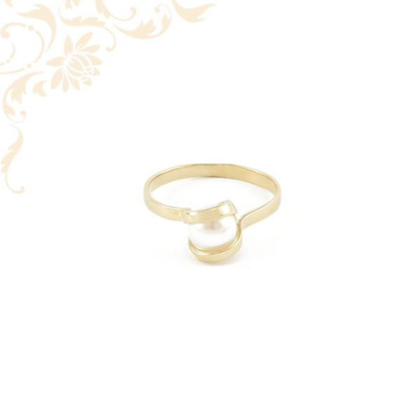 Gyönggyel ékesített női arany gyűrű