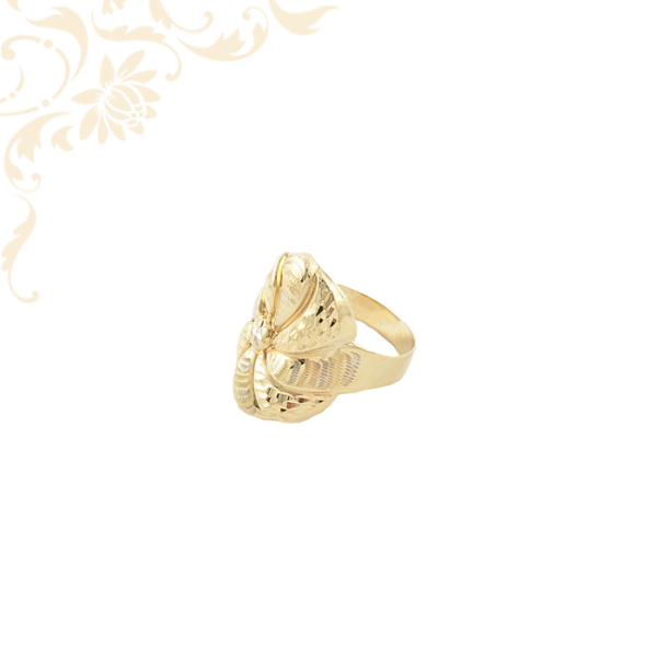 Női arany gyűrű gyémántvésett virág motívummal díszítve