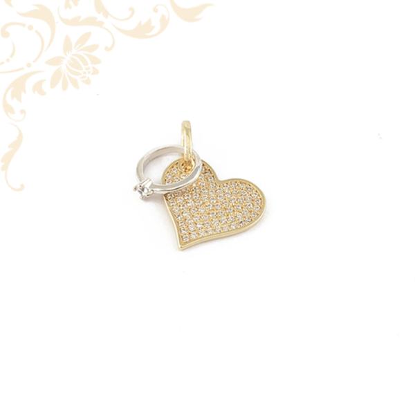 Női arany szív medál, egy kis fehéraranyból készült köves gyűrűvel
