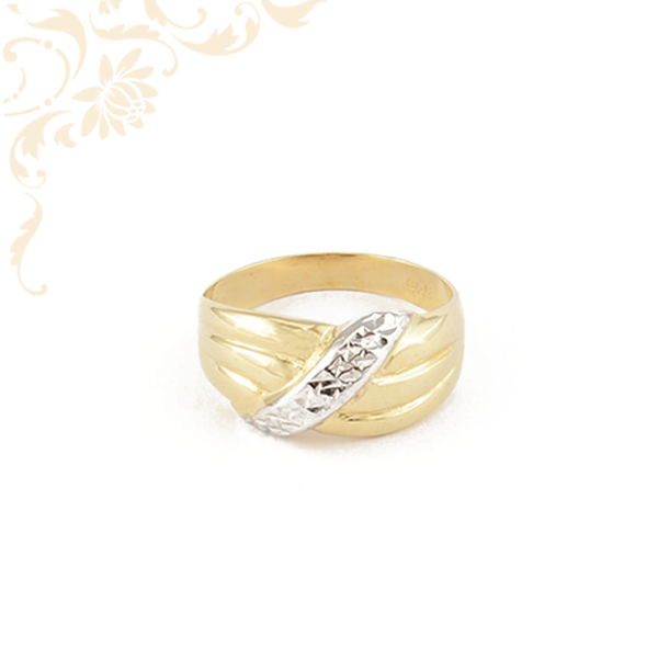 Nagyon szép női arany gyűrű, gyémántvésett mintával és ródium bevonattal díszítve